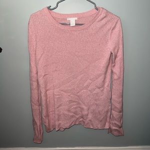 Women’s pink sweater, flared sleeves